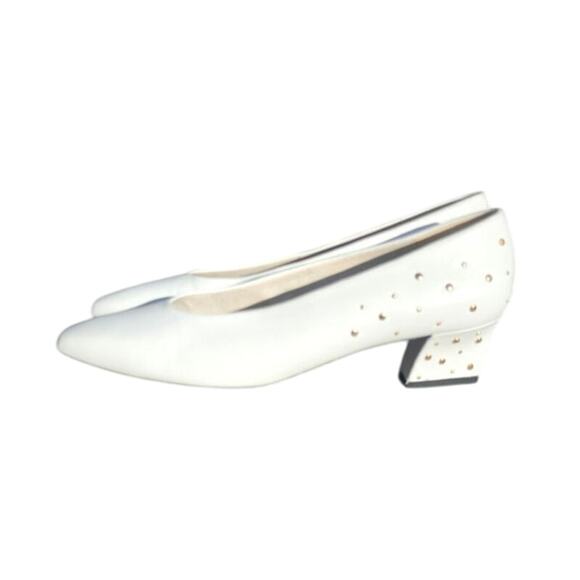 Vintage white Bridal Stuart Weitzman kitten heels sz 8W - Picture 1 of 8